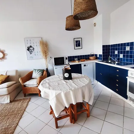 Exceptionnel T2 A Quelques Pas De La Mer Et Du Port D'hyeres Lesclesdenicole Appartement