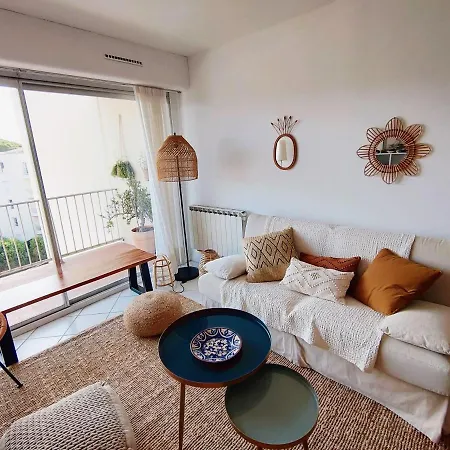 Exceptionnel T2 A Quelques Pas De La Mer Et Du Port D'hyeres Lesclesdenicole Appartement